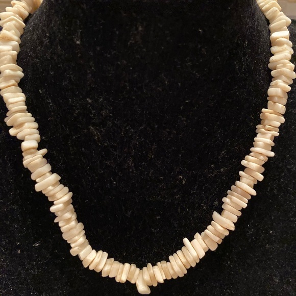 Classic Puka Shell Necklace 🐚 - Picture 6 of 6